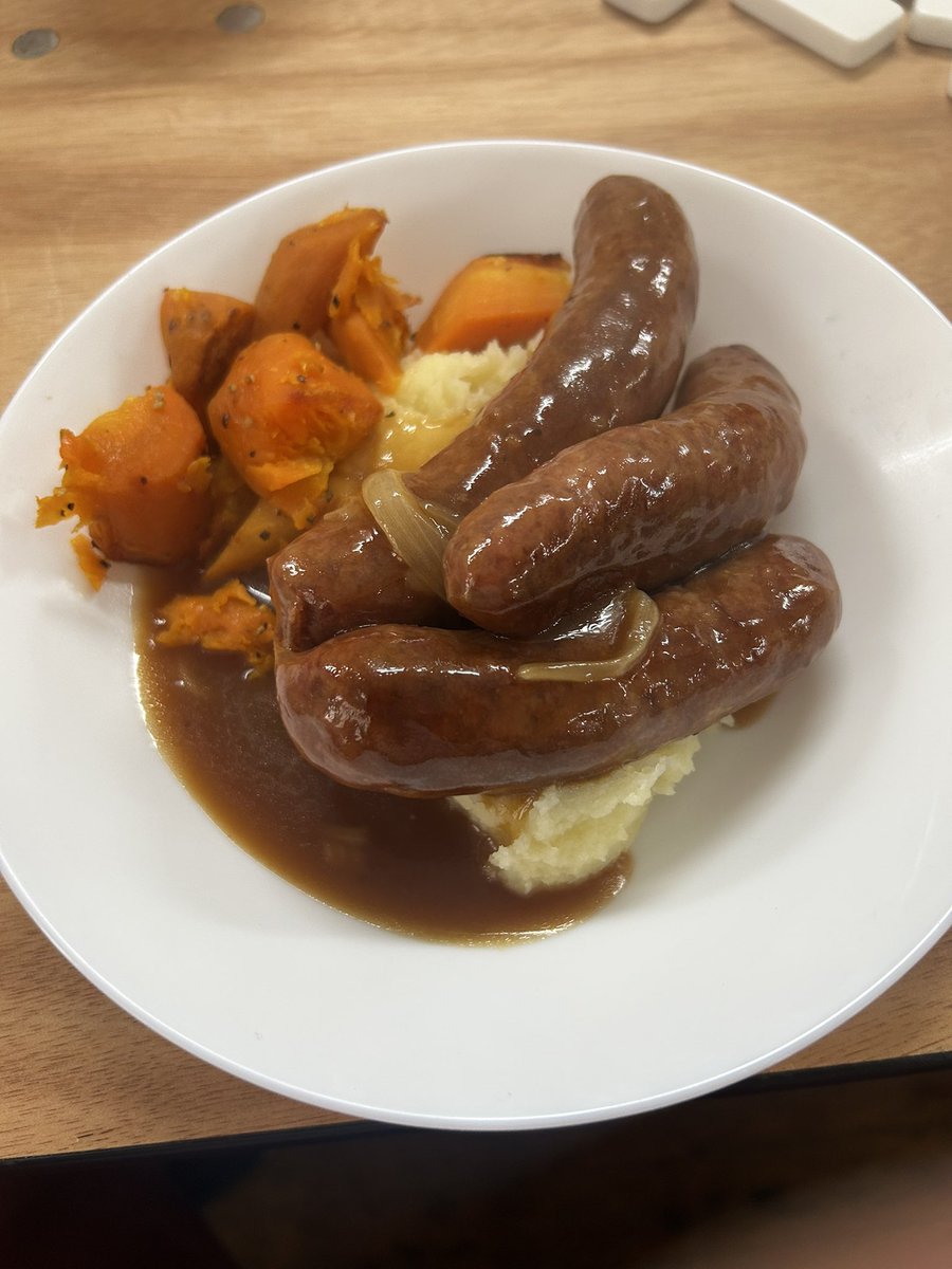 AlexEDarko's tweet image. Got a two course lunch, played bingo and dominoes and baked a cake with a bunch of mostly old people today after my neighbour suggested I go to a community meal near my house.
Is this what retirement feels like? If so, I’d like to officially retire now, please!