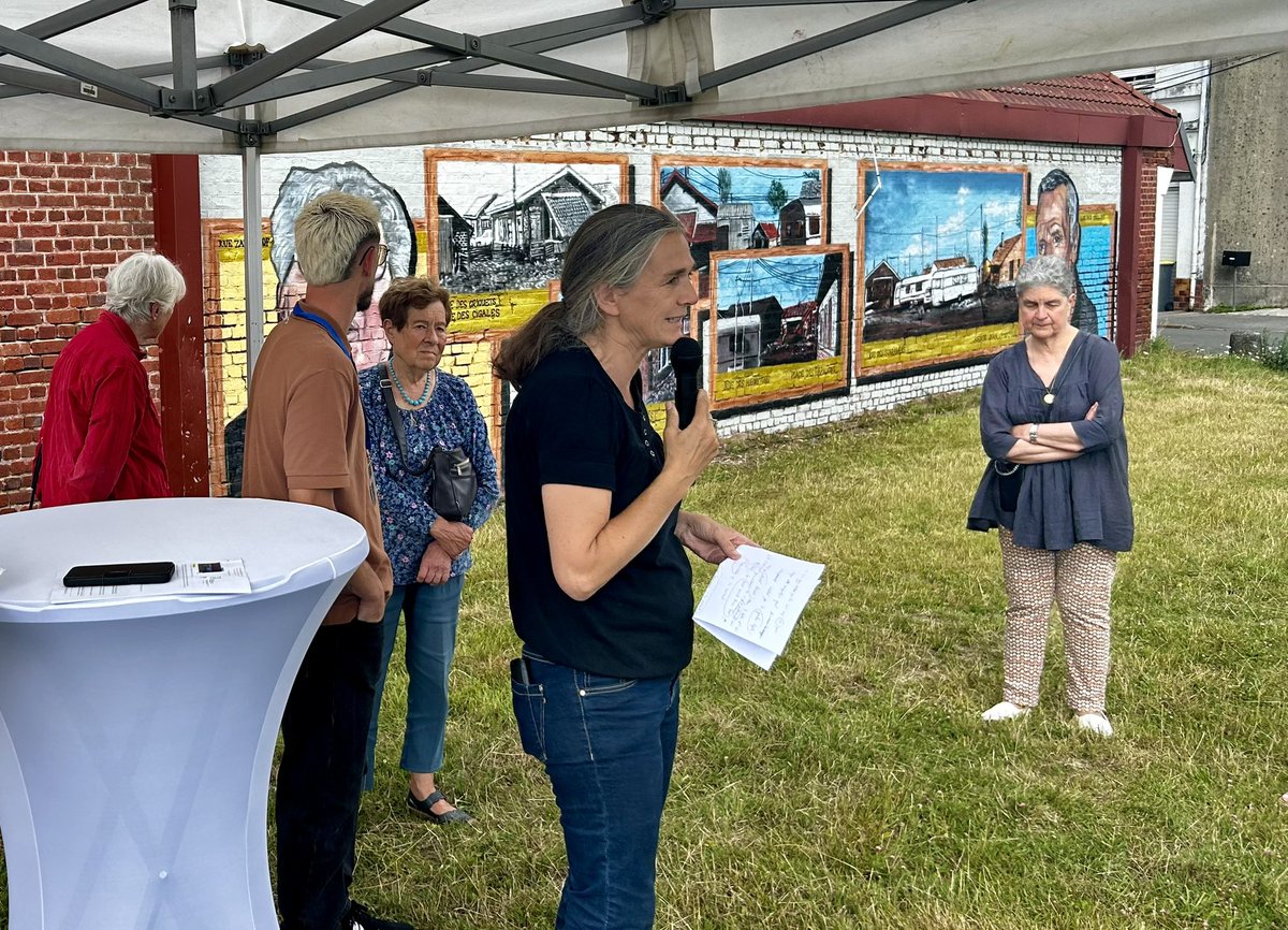 VilleArras's tweet image. 🎨 Nouvelle fresque au quartier Jean-Jaurès !
Inaugurée cet après-midi par @fleturque et Karine Boissou, elle rend hommage à l’histoire du quartier grâce au travail du Collectif Renart, avec le musée, le Pharos et les habitants. #Arras #StreetArt #JeanJaurès