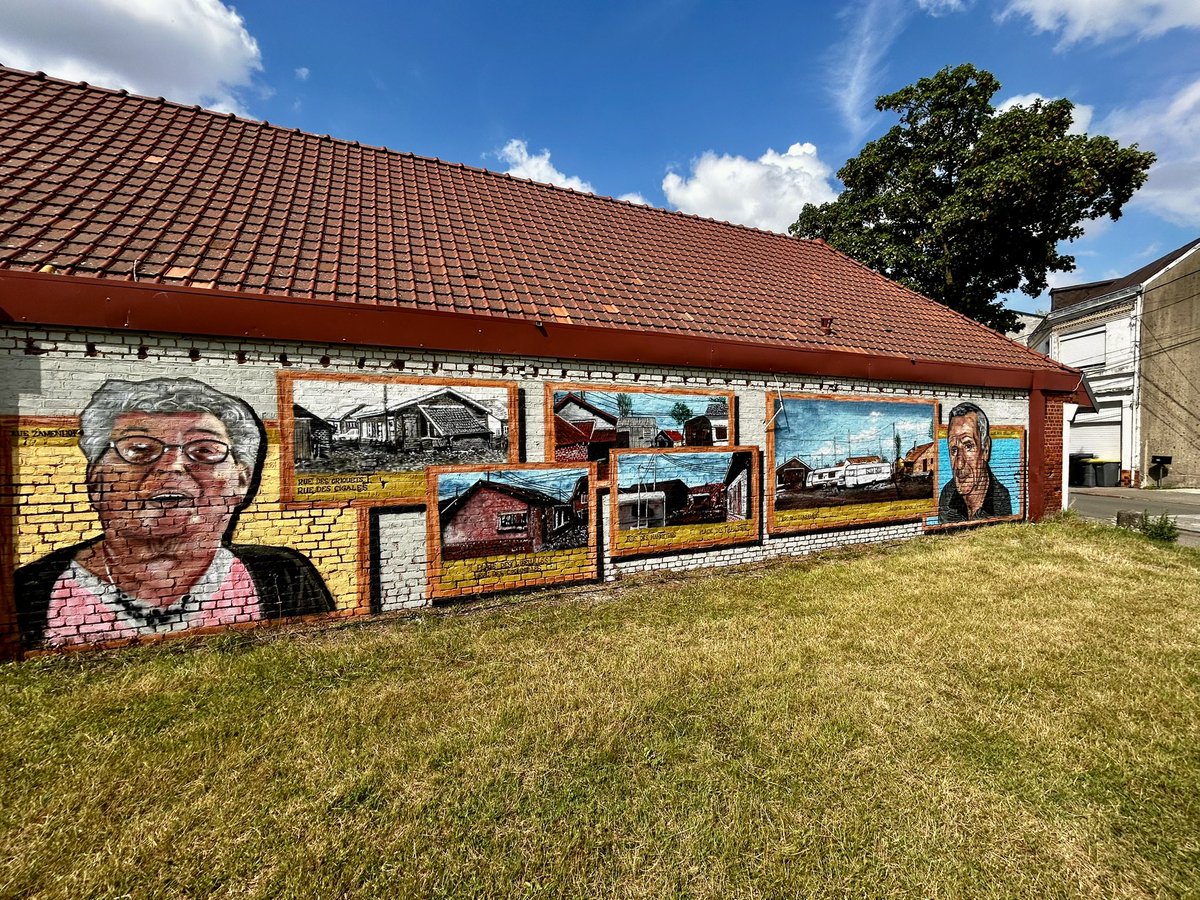 VilleArras's tweet image. 🎨 Nouvelle fresque au quartier Jean-Jaurès !
Inaugurée cet après-midi par @fleturque et Karine Boissou, elle rend hommage à l’histoire du quartier grâce au travail du Collectif Renart, avec le musée, le Pharos et les habitants. #Arras #StreetArt #JeanJaurès