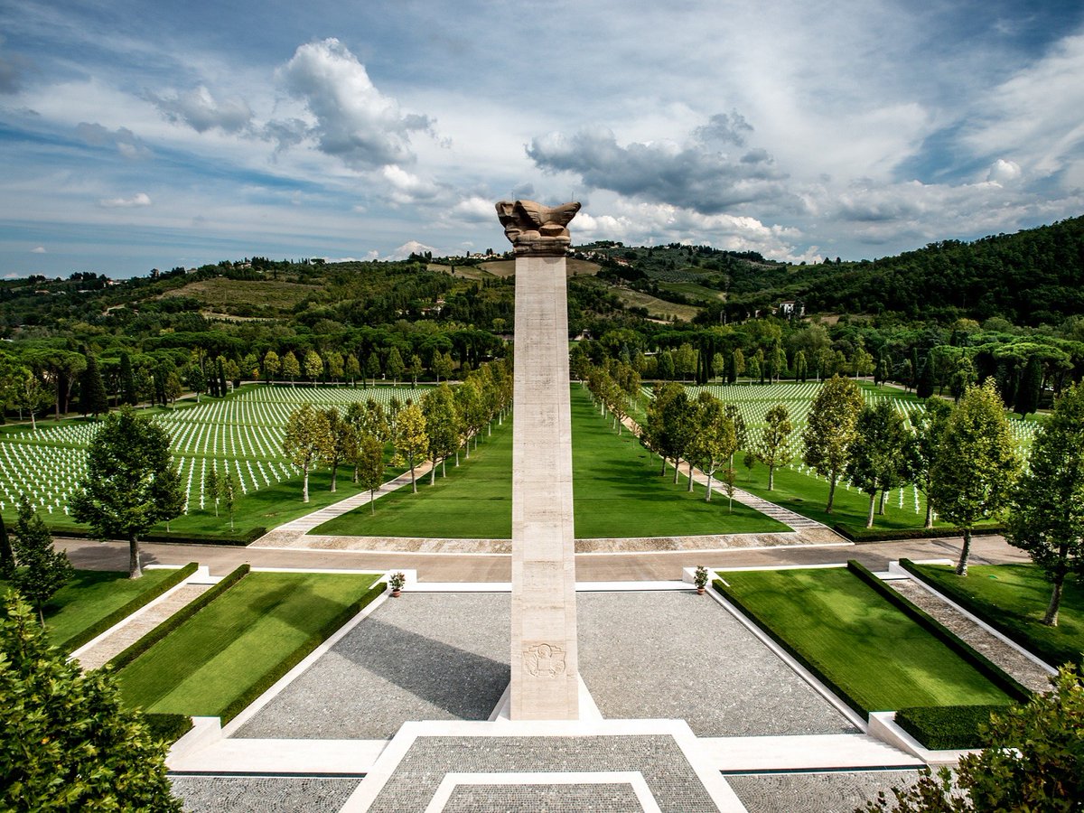 usabmc's tweet image. 📸 On July 25, 1960, Florence American Cemetery was officially dedicated.
Located in the hills south of Florence, Italy, this solemn site honors over 4,000 American service members and 1,409 missing memorialized on the Walls of the Missing.
The dedication ceremony brought…