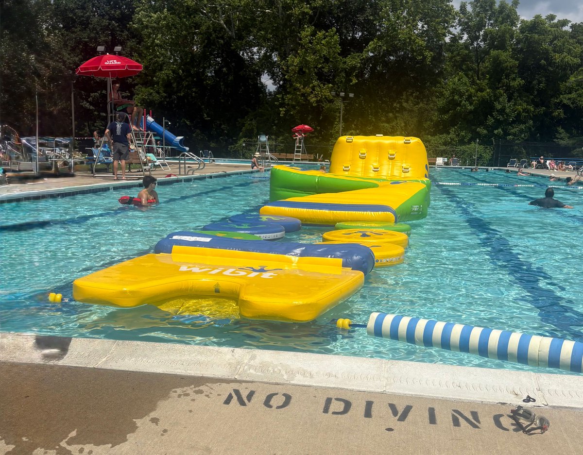 MoCoRec's tweet image. Have you got what it takes to try out our inflatable floating obstacle course? Come out to Bethesda Outdoor Pool from 1-8 p.m. today (Friday, July 25) and get through the course without falling into the water!
More on our outdoor pools ➡️ ow.ly/Ngxn50WuVUx
