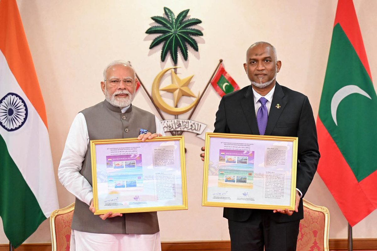 His Excellency President Dr Mohamed Muizzu and His Excellency Shri Narendra Modi, Prime Minister of India, jointly unveil a commemorative stamp, marking 60 years of diplomatic relations between the Maldives and India.

#MaldivesIndia