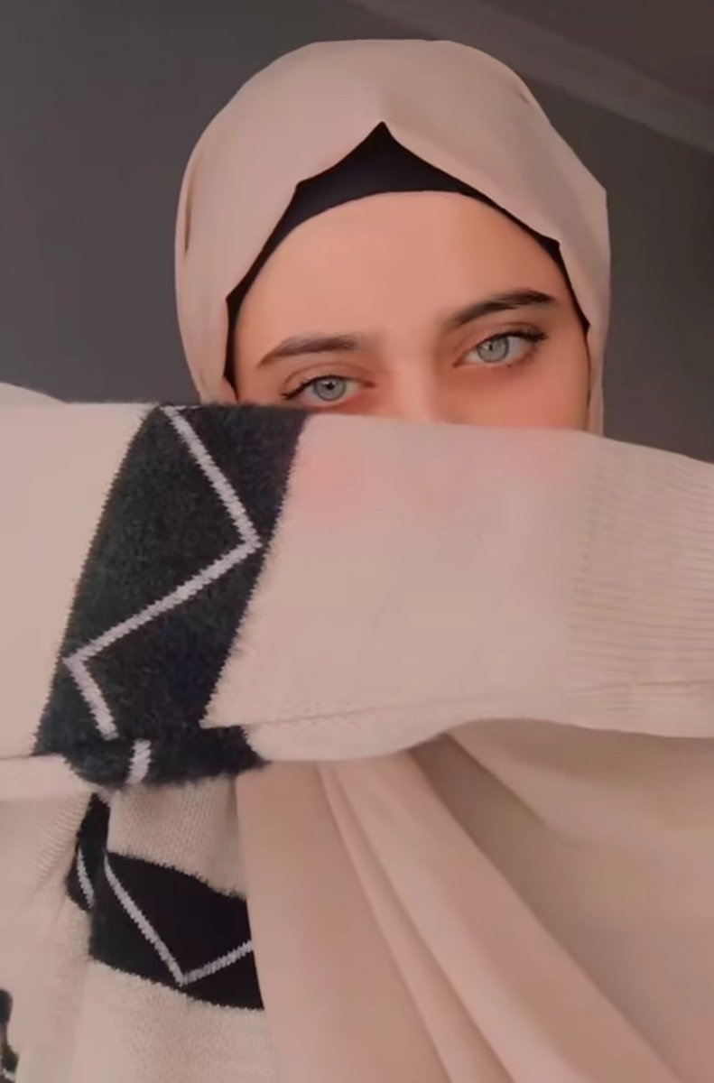 إلي كل الرائعين الذين يمرون بصفحتي🌸
إلي أولئك الذين يتركون عطرهم عالقا بحروفي🌷🌷
إلي أحبائي.. أصدقائي ومتابعين صفحتي✍️

سلاماً على من يزهرون و إن ندر الماء
على من لا ينكسرون و إن اشتدت الرياح. 🌻💕