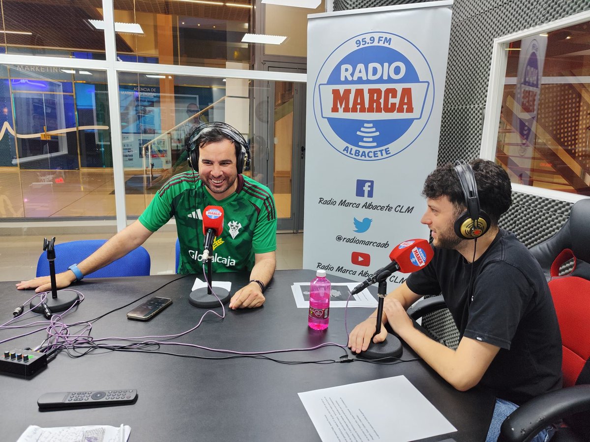 RadioMarcaAB's tweet image. 🚨Marca Castelo (25/07)
🎙️Alfo López
⚽ #AlbaceteBalompié ➡️ Informe pretemporada @Juanki_mn
🧑🏫 @mariosimon2 y la pretemporada del Alba
🤣 @Ruben_Faura
🚗 Verano Feliz, Verano Provecar
🎧 buff.ly/v09C7db
🎞️ buff.ly/NkiXvcc