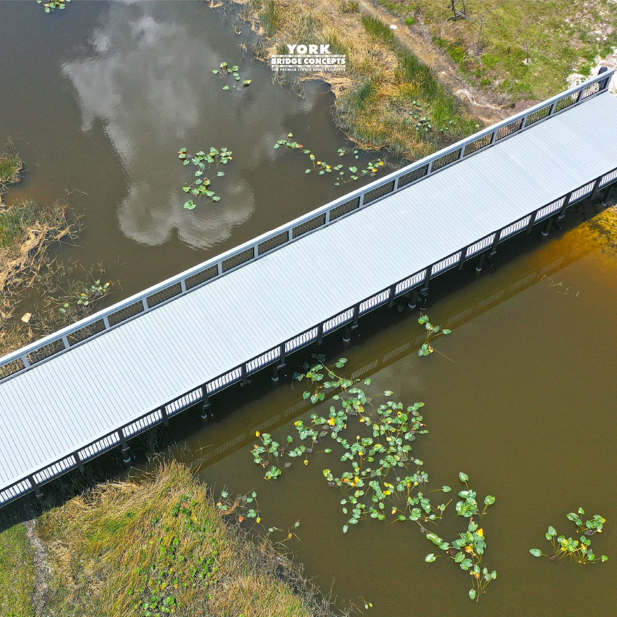 YorkBridge's tweet image. A Bridge That Raises Property Values
Did you know? Communities with YBC timber bridges often see a spike in property value and desirability. Aesthetics and access make all the difference. 
#CommunityBridge #PropertyValue #TollBrothers