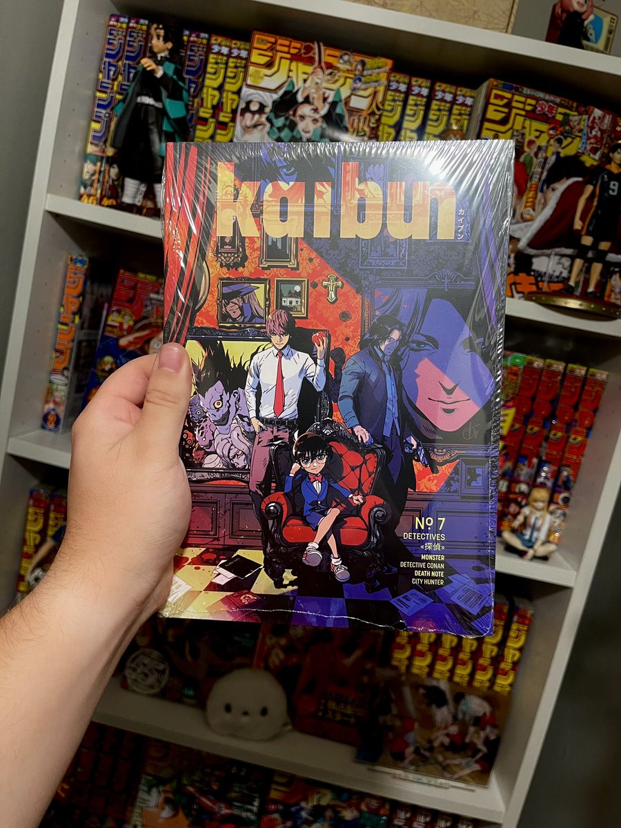 VdeBizcocho (@convdebizcocho) on Twitter photo Ya ha llegado el séptimo número de <a href="/kaibun_es/">Revista Kaibun</a>, dedicado a los detectives 🕵️♂️
🎙️ Desde <a href="/RamenParaDos/">Ramen Para Dos</a> siempre hacemos una entrevista con <a href="/Jose_Strife/">José Álamo</a>
➡️ Podéis recuperarla en el siguiente enlace: youtu.be/vktW0UlKuAk?si…
✍️ Portada espectacular del maestro <a href="/toni_infante/">Toni Infante ★</a> Ya ha llegado el séptimo número de <a href="/kaibun_es/">Revista Kaibun</a>, dedicado a los detectives 🕵️♂️
🎙️ Desde <a href="/RamenParaDos/">Ramen Para Dos</a> siempre hacemos una entrevista con <a href="/Jose_Strife/">José Álamo</a>
➡️ Podéis recuperarla en el siguiente enlace: youtu.be/vktW0UlKuAk?si…
✍️ Portada espectacular del maestro <a href="/toni_infante/">Toni Infante ★</a>