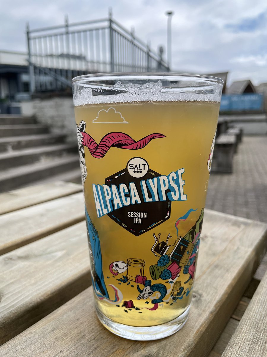 luluphooey's tweet image. Cheers everyone