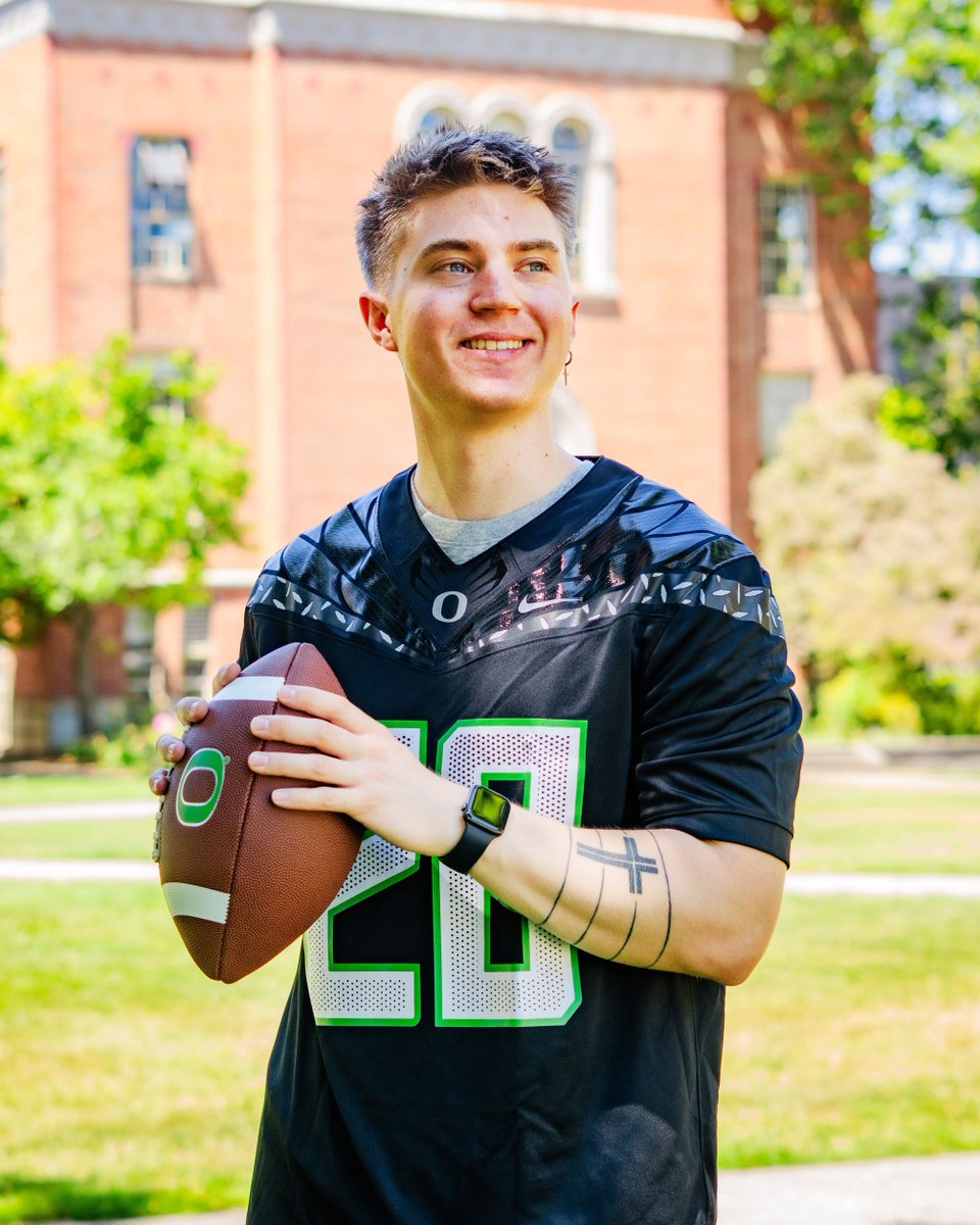TheDuckStore's tweet image. NIKE JERSEY DROP: Rep some of your favorite Ducks like Bryce Boettcher, Kenyon Sadiq and Matayo Uiagalelei! 🦆 🏈 Shop now: tds.tw/NikeNILJerseys…
