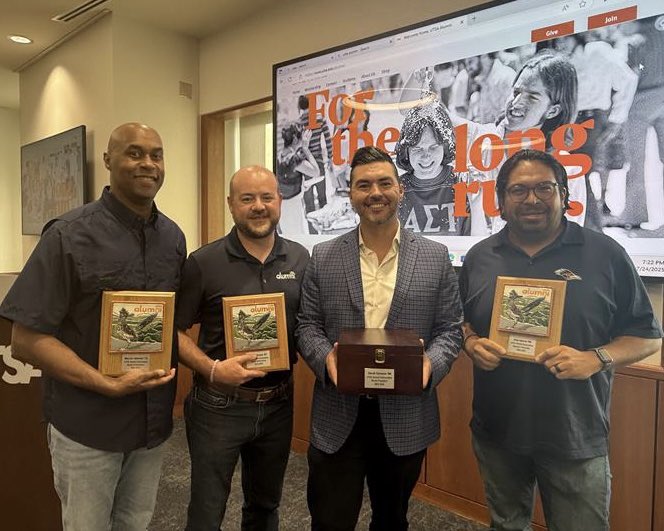 UTSAAlumni's tweet image. Fueled by orange and blue! 👏 We want to thank our retiring Alumni Association Board Members for their dedication and service.
Your leadership and commitment have made a lasting impact on our Roadrunner community 𝐟𝐨𝐫 𝐭𝐡𝐞 𝐥𝐨𝐧𝐠 𝐫𝐮𝐧.
🔸Marcel Johnson ’12 – Board of…