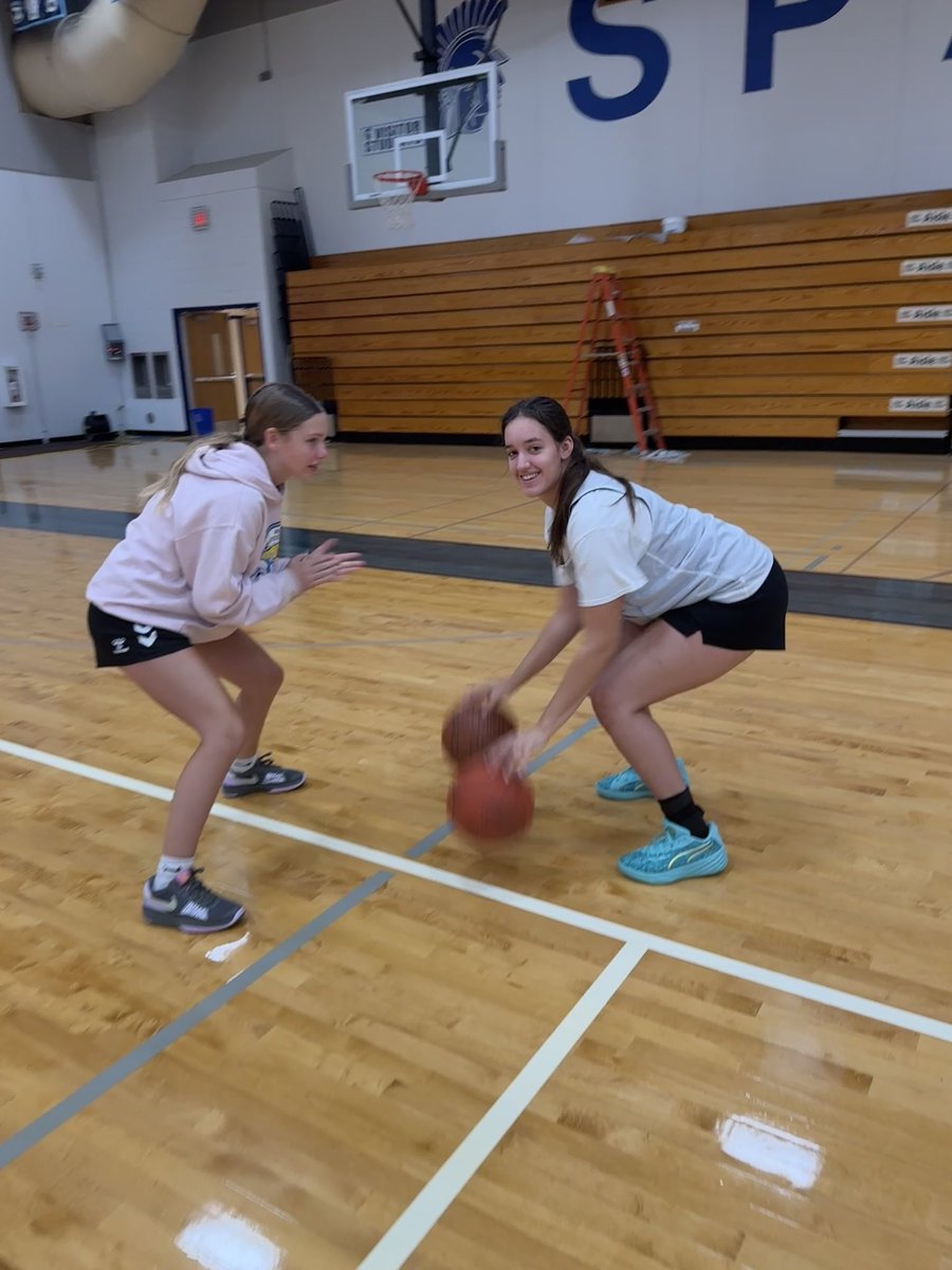 a few more pictures from our afternoon with <a href="/CoachHockett/">Matt Hockett</a>. players were still talking about how fun it was the next day. can’t wait for next year! 🏀