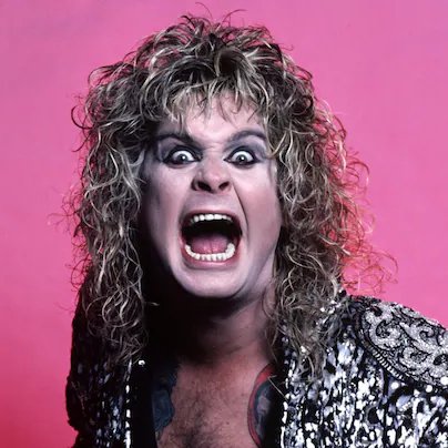 JuanitoSay's tweet image. Durante una de sus peores recaídas con drogas y alcohol en los años 80, Ozzy Osbourne mató a sus 17 gatos con una escopeta. Después, se sentó debajo de un piano, armado con un cuchillo y la misma escopeta, esperando a que su esposa Sharon llegara a casa.