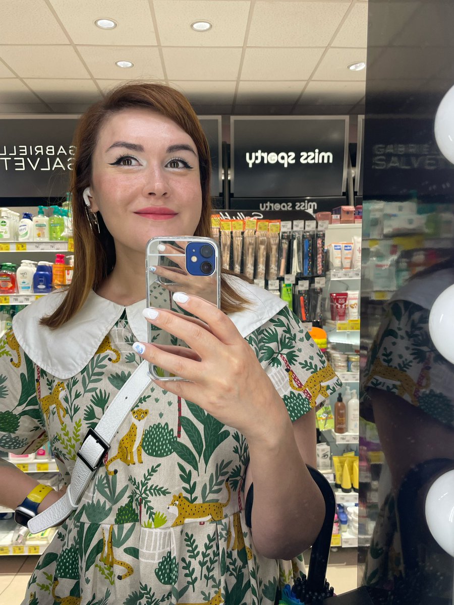 Я дико извиняюсь, что пощу свои бесконечные фотографии, но я сейчас так кайфую от того, как выгляжу, с тех пор как более-менее похудела, я тааак довольна всем, ОМГ, потерпите немножко, пожалуйста