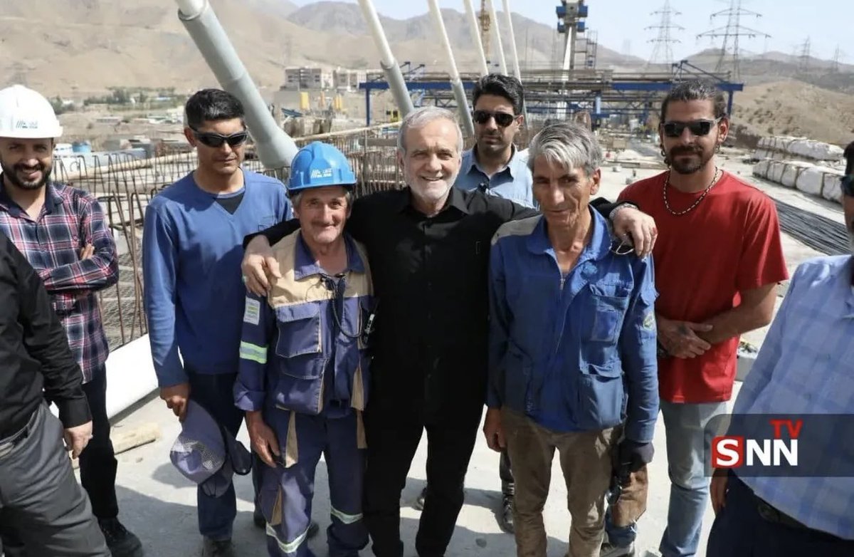 abdolahinafise1's tweet image. یه وقتایی به یکسری اقدامات رئیسجمهور نقد داریم، اما نباید خوبیها و تلاشهاش رو نادیده بگیریم. گاهی یک فریم عکس ساده هم میتونه نشونهای از اون زحمتها باشه. انصاف یعنی روایت کامل واقعیتها.
این یک فریم حس خوبی داشت🙂