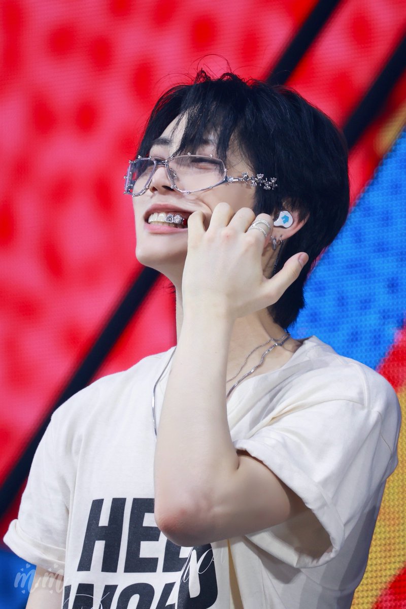 ml28l0m's tweet photo. 250725 KNOCK ON FINAL  #BOYNEXTDOOR 
그릴스를 달고 기분 좋은 고양이~😽 #태산 #TAESAN https://t.co/lO9pf5z1zH