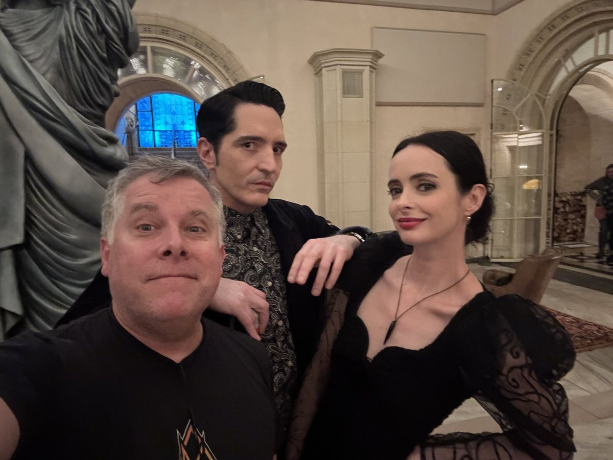 jscottamy's tweet image. So did ya enjoy meeting Gareth and Mia in last night’s #DexterResurrection episode? This ‘Boogey-Man Club’ (as Harry calls it) dinner was one of my favorite experiences in making television. What did ya think of the new Ep?
