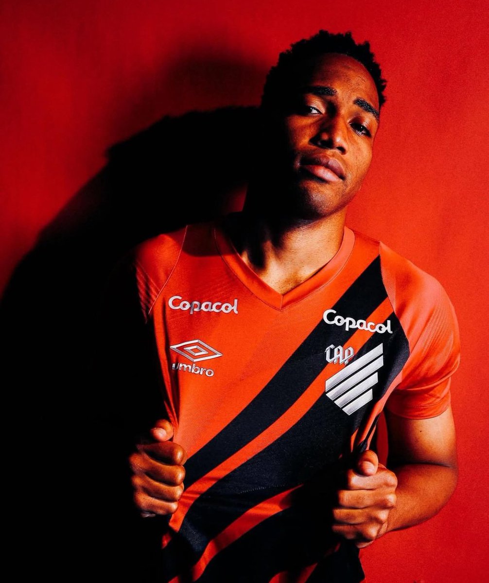 olivera_martin1's tweet image. 🚨Hayen Palacios lateral derecho que está en Atletico Paranaense tiene un acuerdo con Nacional.
➡️Es el lateral más próximo a llegar.
ℹ️ @CarveDeportiva