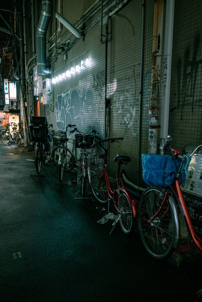 DesignKokeshi's tweet image. 路地は縦撮りしがち