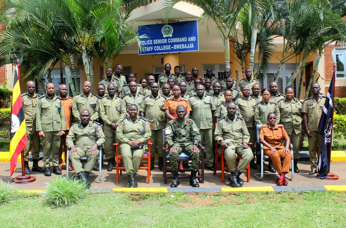 NabaasaWyclif1's tweet image. Brig. Gen. Alex Opolot Olupot, the Commandant of the National Defence College - Uganda, yesterday delivered a lecture to the Senior Command and Staff Course intake 008/2024-2025.
Representing the Chief of Defence Forces, he emphasized the importance of promoting unity of purpose