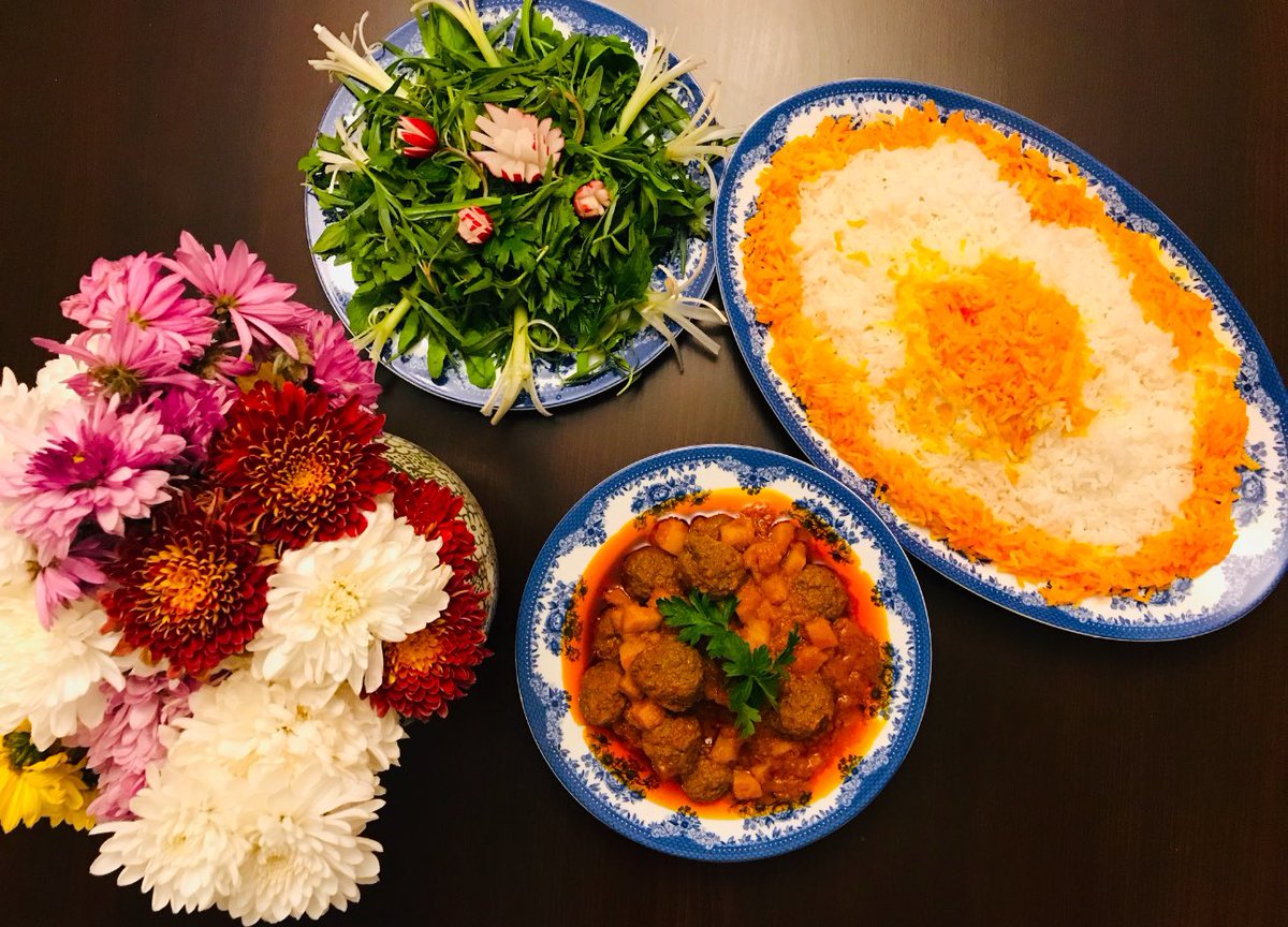 sahrashirdel's tweet image. واسه مهمونم کوفته ریزه درست کردم. توی گوشتش بجای گشنیز ترخون خشک زدم به نظرم خیلی خوشمزه تره.