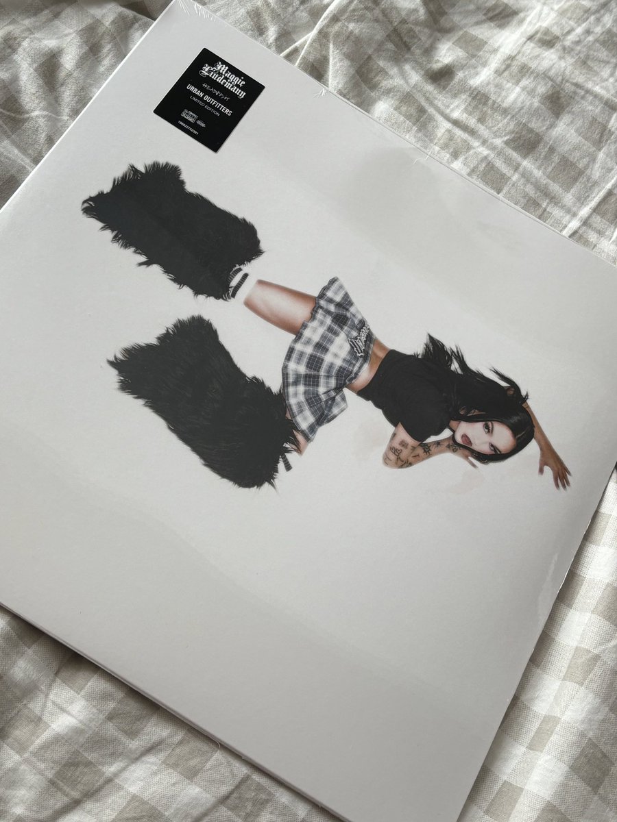 sckrpnchh's tweet image. happy one of the ones day look what finally arrived 😭🩵