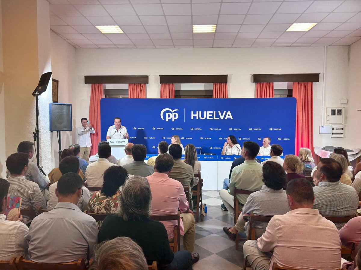 loleslopez's tweet image. Cerramos un curso político en #Huelva de intenso trabajo para mejorar nuestra provincia.
Escuchando a la sociedad, resolviendo problemas y siendo útiles a los ciudadanos. El @ppopular es el partido que más se parece a los onubenses y a sus inquietudes.