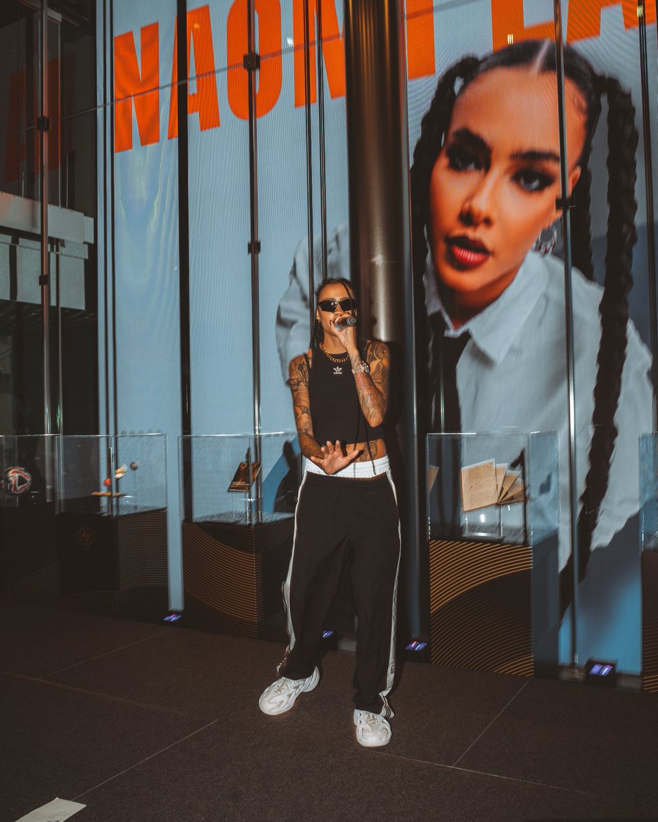 🎤⚽ What a night to remember at the FIFA Museum! Swiss R&amp;B sensation Naomi Lareine lit up the Long Opening Night with a powerful performance in front of the rainbow, sending the crowd buzzing 💫

The former footballer-turned-singer also shared personal stories from her time on