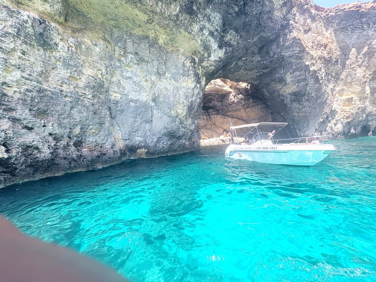 ScimonUK's tweet image. Day 5/10: We visited Comino and the Blue Lagoon, but it was very crowded! Afterwards we were shuttered and had an evening to rest in our farmhouse cottage. #Comino #BlueLagoon #FarmhouseCottage