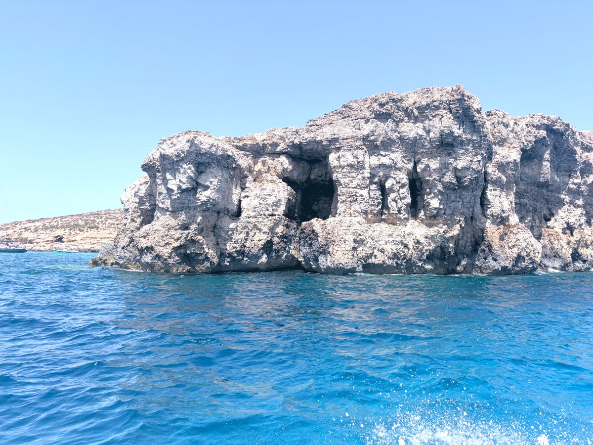 ScimonUK's tweet image. Day 5/10: We visited Comino and the Blue Lagoon, but it was very crowded! Afterwards we were shuttered and had an evening to rest in our farmhouse cottage. #Comino #BlueLagoon #FarmhouseCottage