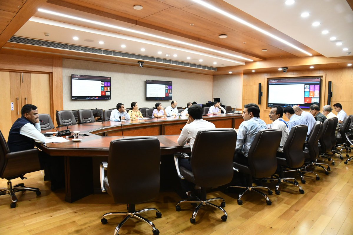 CSAssam_'s tweet image. A hybrid-mode review meeting was convened with the District Commissioners of Cachar, Hailakandi, and Sribhumi to assess the progress of various developmental initiatives in the Barak Valley region.
Recognising the strategic significance of the region-particularly Sribhumi, which…
