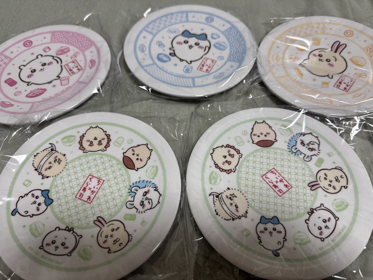 U_C_Nixon's tweet image. 今日は開店からくら寿司に入ってちいかわ皿をゲットしてきた
友人にも手伝ってもらって無事コンプ
質感しっかりしててめちゃイイ