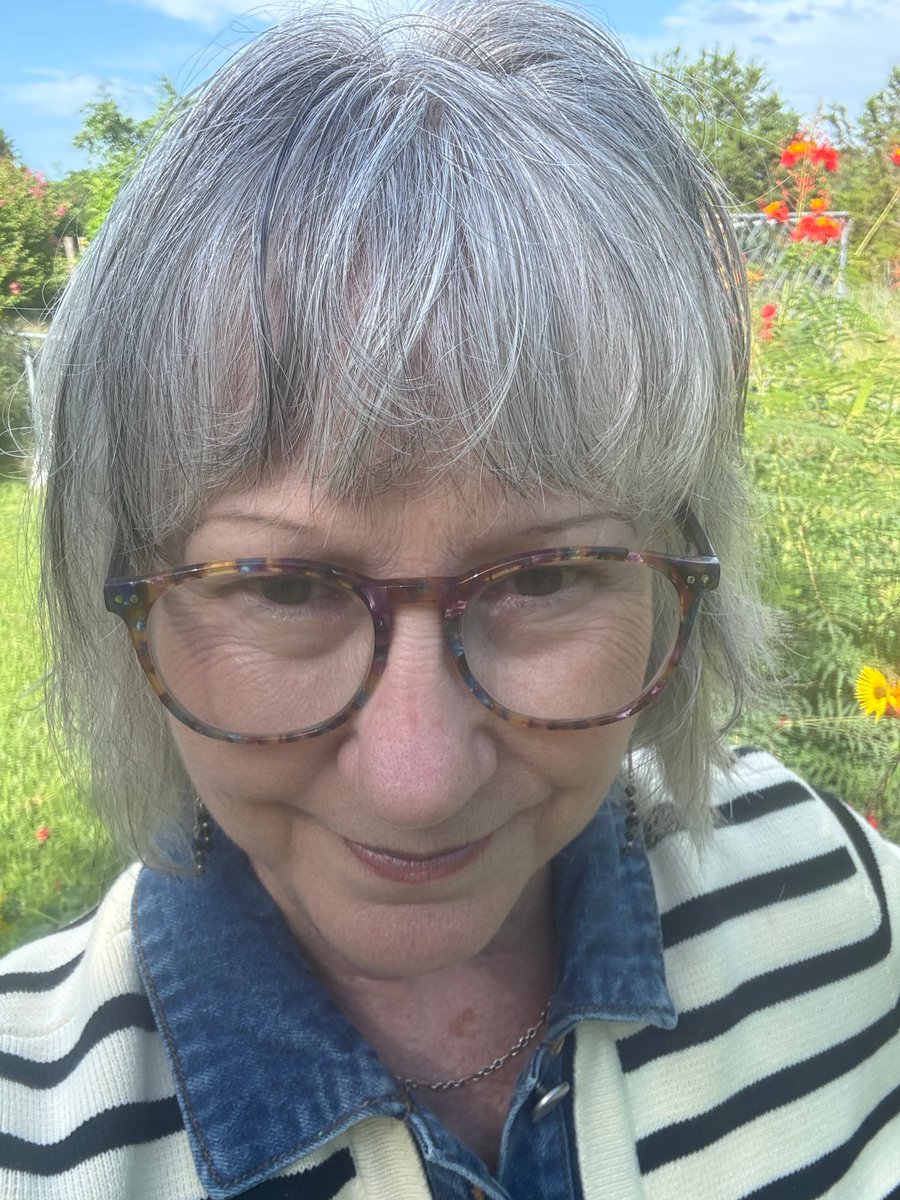 VannettaChapman's tweet image. I&apos;m very seriously attacking my manuscript today. Do I look serious? I&apos;m serious! 100 pages ... let&apos;s do this editing! #writingprocess #writinglife