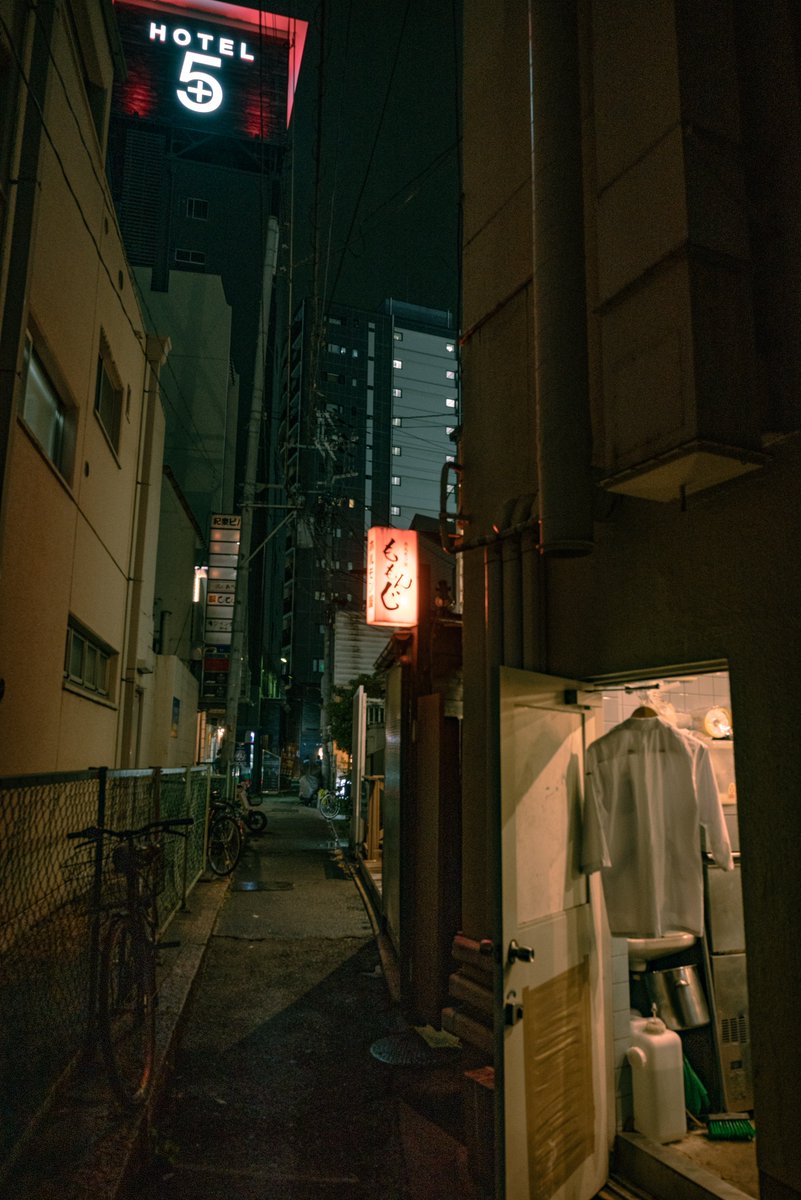 DesignKokeshi's tweet image. 路地は縦撮りしがち