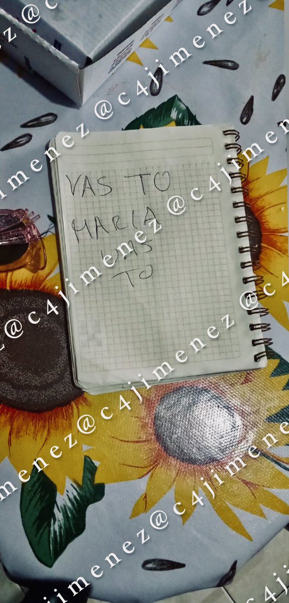 c4jimenez's tweet image. “VAS TÚ MARIA VAS TÚ”
MATA a SU SUEGRA… y DEJA AMENAZA a SU ESPOSA
Javier Mendoza
Entró a robar a casa de su suegra, doña María en @AlcaldiaAO
La mató y dejó este recado en la mesa.
Agentes de @SSC_CDMX Sector Plateros lo ubicaron y detuvieron.
Así acabó en @FiscaliaCDMX