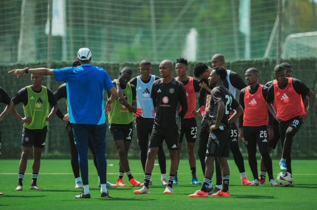 KickOffMagazine's tweet image. Two new signings impress Pirates' stars❗
Orlando Pirates strikers Boitumelo Radiopane and Evidence Makgopa have revealed the two new signings that have impressed them following the Buccaneers' pre-season camp.
Read more ➡️ ow.ly/4FX150WvlwM
