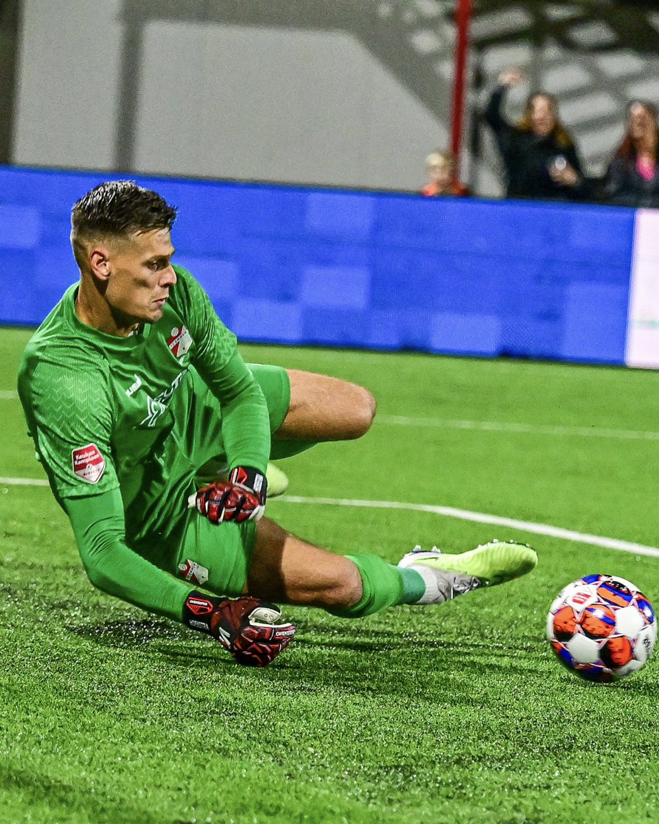 Bedankt voor alles, Jan! 🙌

Jan Hoekstra vertrekt naar Frankrijk en gaat spelen voor Girondins de Bourdeaux! 🇫🇷🥖

Zet hem op La France! 💪

🔗 fcemmen.nl/jan-hoekstra-m…

#100jaarEmmen #VanOnsVeurAltied #HIERKOMIKWEG