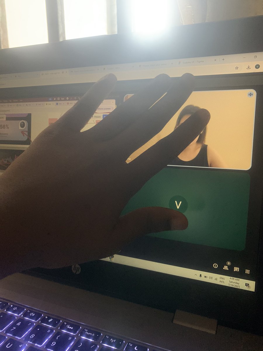 VivianChuk67172's tweet image. Got my first international client 🎉she is a designer but needed help with dashboard design 🥰saw my portfolio and asked for my price
I’m not here to make noise of my win but I’m here to celebrate my win I’m just 1 year into this field but see who is winning 😭