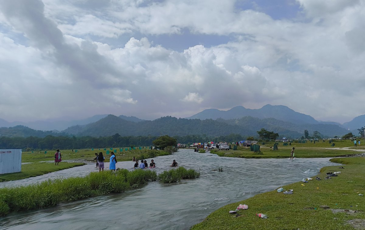 dibarijit's tweet image. Saralpara – Nature’s Chill Zone
At the Bhutan border’s edge in Sikhna Jwhwlao NP, #Saralpara offers a rare cross-border cooling dip in the icy Saralbhanga River.
No electricity. Just mountains, laughter & Himalayan waters.
Visitors must leave by 6 PM
#Bodoland #Assam
