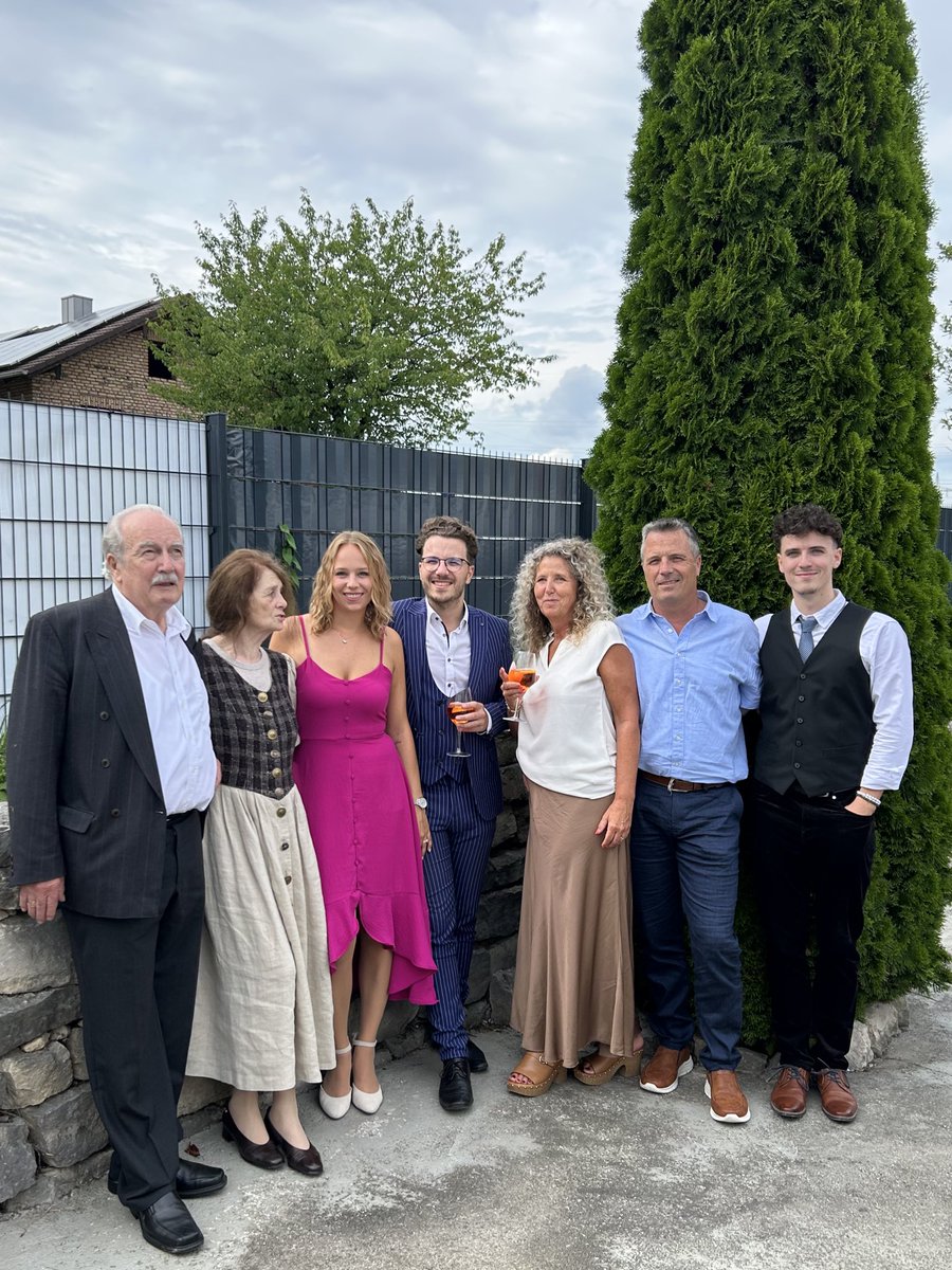 spitzer_val's tweet image. wedding 😊