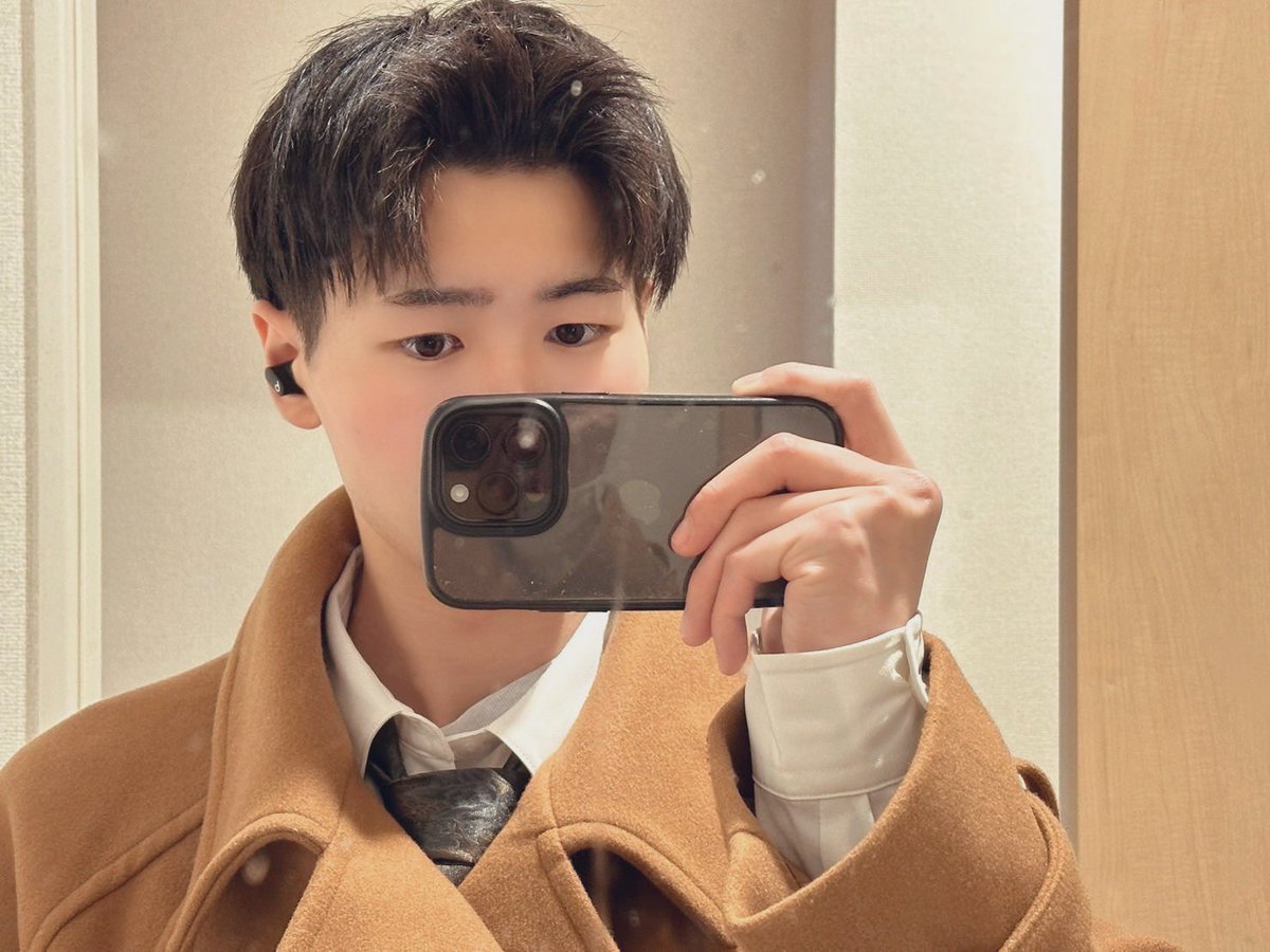 半年前とかなんだけどこの時の髪型迷子すぎておもろい

短髪ではないけど長くもない絶妙な長さ