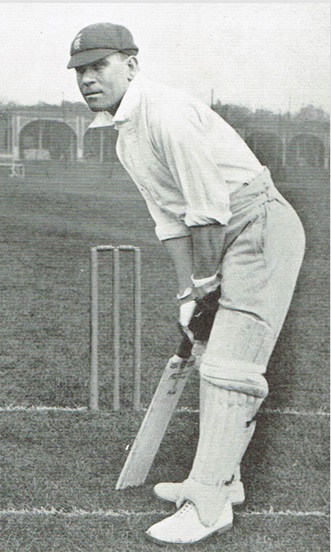 Jonathan77777's tweet image. As Joe Root takes more records, comparison with Patsy Hendren, who played for Middlesex & England as well as football for Brentford (1907-27):
JR Test matches 156, runs 13,380+, av 50.8, 100s 38, 50s 67, highest 262
PH Matches 51, runs 3,525, av 47.6, 100s 7, 50s 21, high 205*