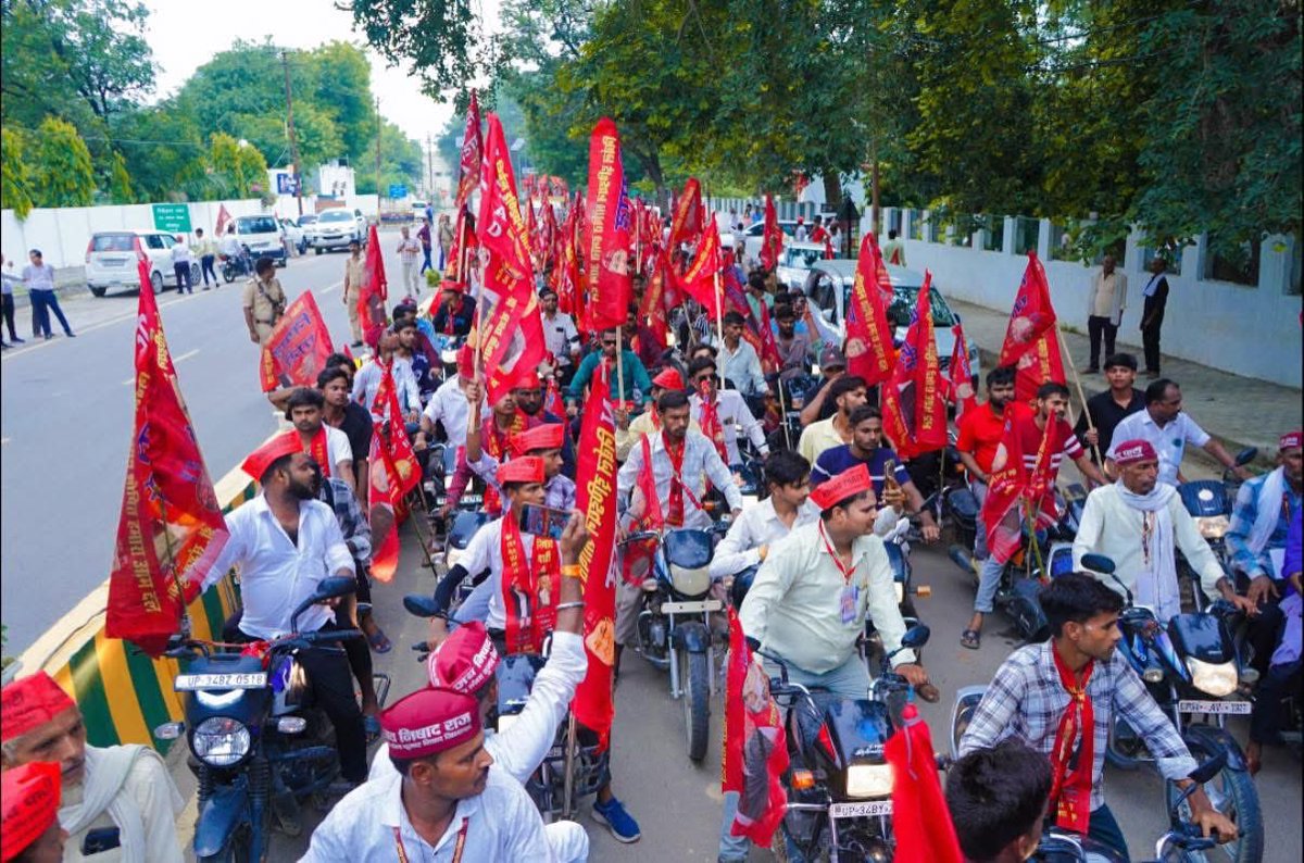 आज ज़िला सीतापुर में विश्व की चौथी एवं भारत की प्रथम क्रान्तिकारी महिला,आयरन लेडी पूर्व सांसद वीरांगना फूलन देवी निषाद जी के शहादत दिवस पर निषाद पार्टी के तत्वाधान में शोभा यात्रा ।

कोटि-कोटि नमन 🙏🏻
#PhoolanDevi #मछुआरा_समाज #trend #nishadraj