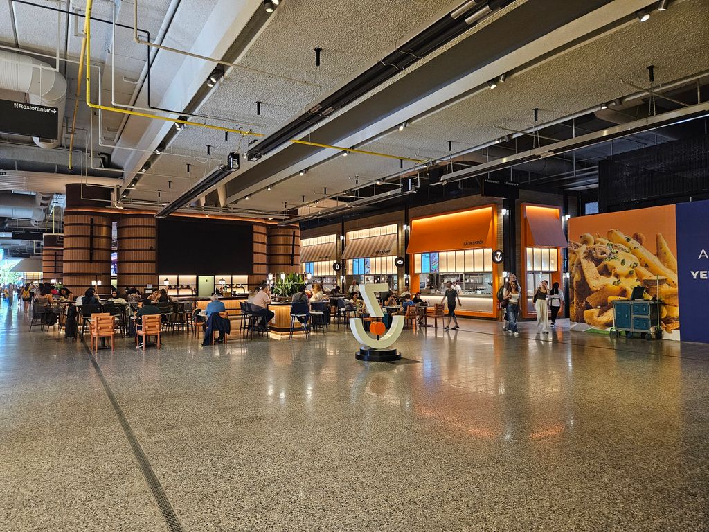 superalbs's tweet image. Söğütlüçeşme Station, Istanbul
It's certainly a lot better than when I last used it, with a large food court and a proper waiting area. Great to finally see transport in Istanbul improving a little... 😊
