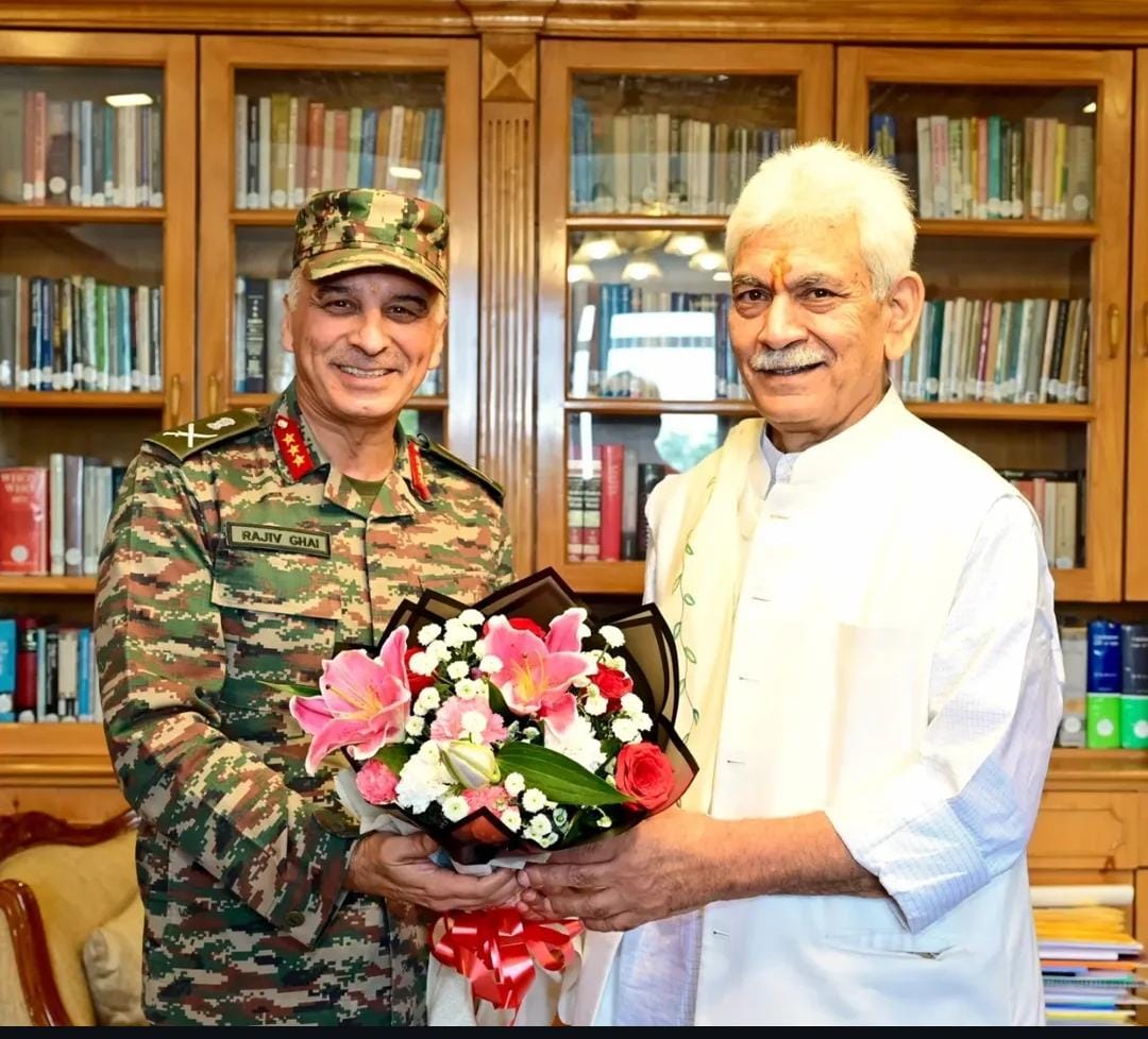 deepduttajourno's tweet image. Lieutenant General Rajiv Ghai, Deputy Chief of Army Staff (Strategy) and Director General Military Operations (DGMO) called on Lieutenant Governor Shri Manoj Sinha, today and discussed the prevailing security scenario in the UT.