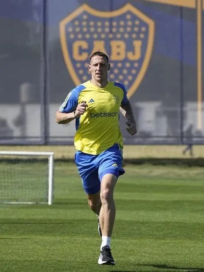 GerGarciaGrova's tweet photo. 🚨#Boca le ofreció la rescisión a Cristian Lema, contó @arevalo_martin 

👉🏾Se da 15 días después de rechazar su oferta para cortar el 🔖

📍El defensor manifestó que, con el cierre del mercado, se acortan sus chances de conseguir club

📌Salvo una oferta del exterior, se queda https://t.co/si0ZxLbiJy