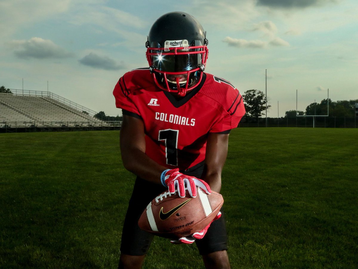 ApostleFrank's tweet image. I&apos;m super excited for the 2025 FB Season to begin. Today I reflect on legacy and how much me and my baby boy are alike. 36 years between us &amp;amp; we were both called to be QB 1 on our High Teams in our Senior Years! Notice my Pix are in black &amp;amp; white, Hmmm? #DemBurtons #ChasingLegacy