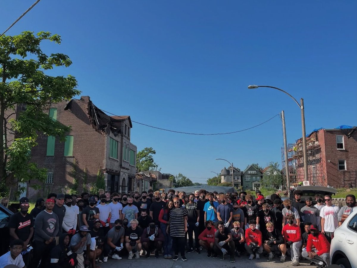 KirkwoodHS's tweet photo. Our Pioneers recently showed what teamwork looks like off the field. KHS football players traded helmets for gloves &amp; spent their practice time joining tornado cleanup efforts. It was a great lesson that leadership isn’t just about scoring touchdowns - it’s about serving others. https://t.co/AtxtUkZZvs
