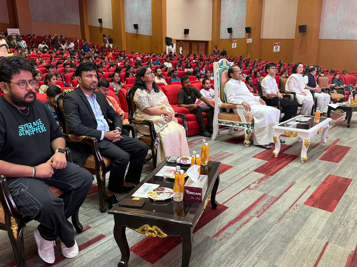 Pleased to address student volunteers at the Concourse of India’s International Movement to Unite Nations ( IIMUN ), in Chennai this evening. India, the world’s fourth largest economy, engages with all major powers on the global stage today, big or small on equal terms treating