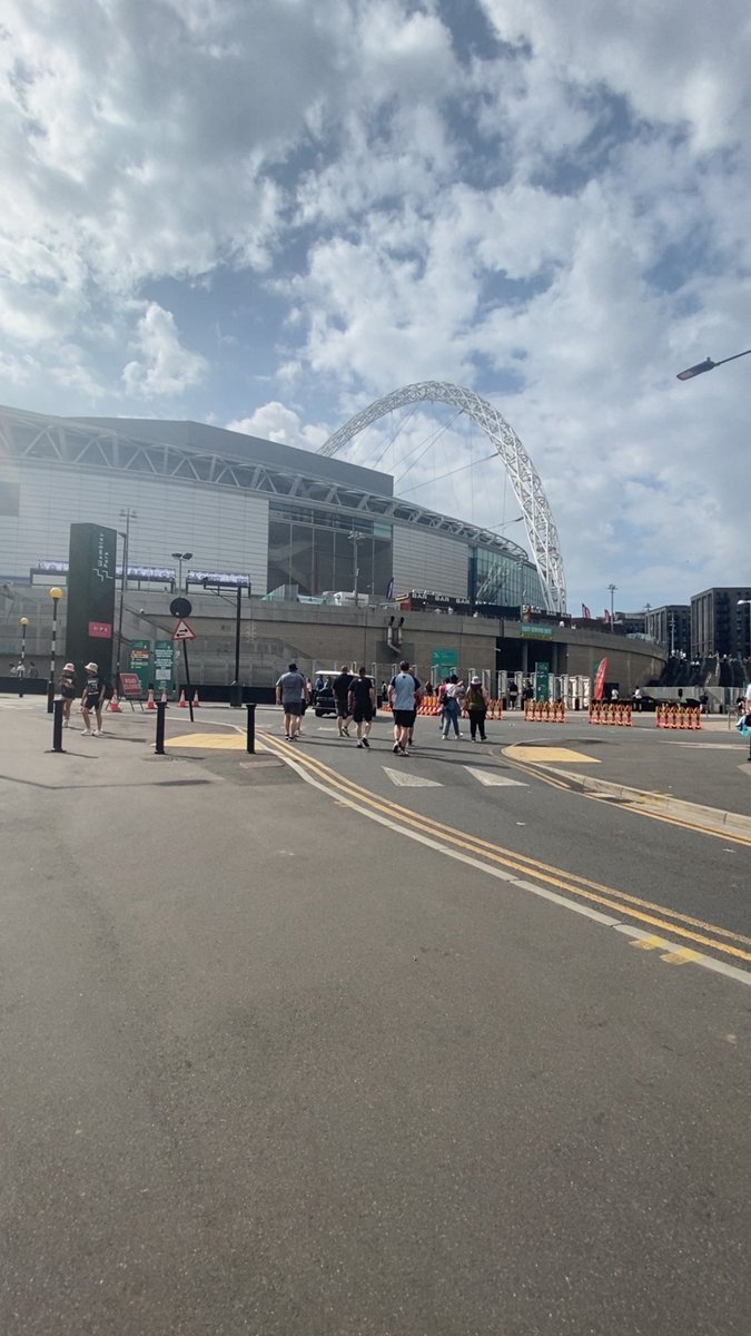 S0TS0G's tweet image. hello wembley