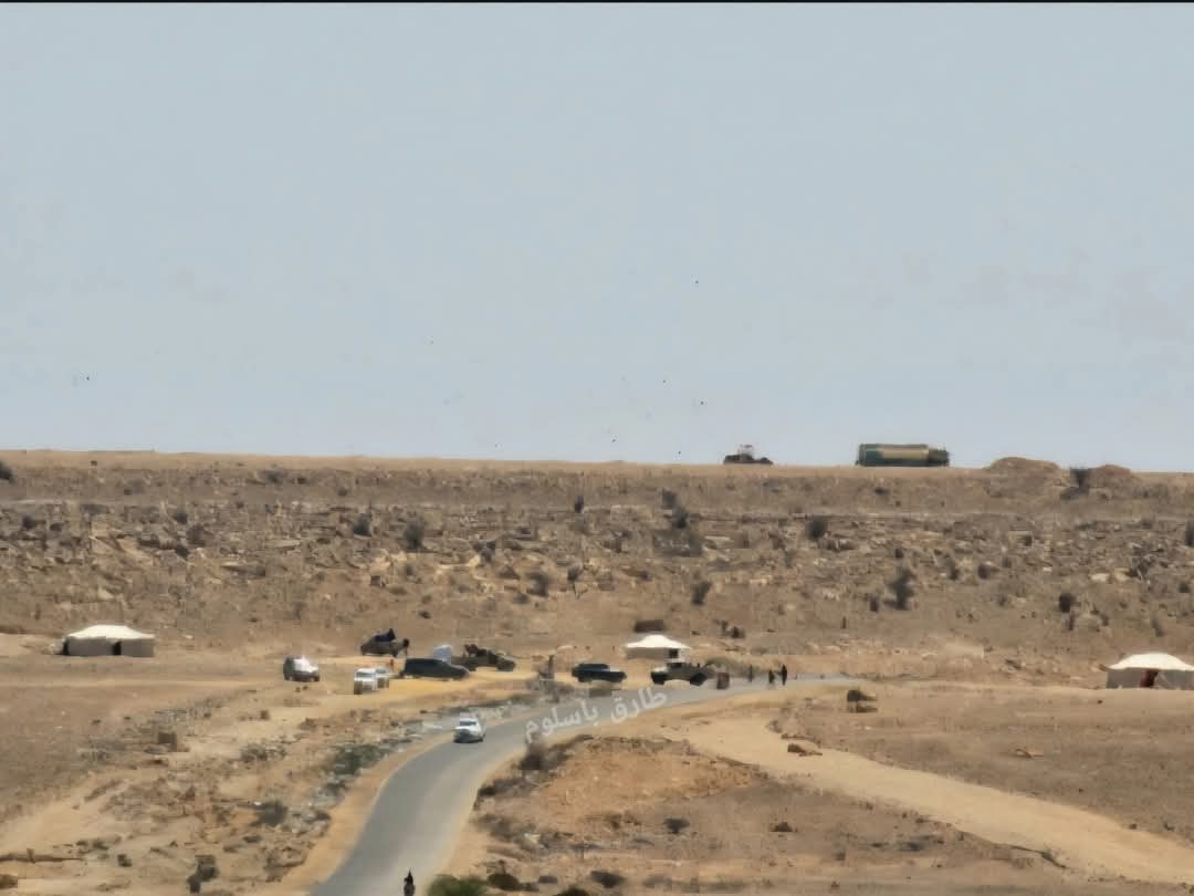 للتوضيح :

اللي حصل في #حضرموت شخص من داخل معسكر الهضبة التابع ل عمرو بن حبريش اطلق النار بشكل عشوائي وقتل شخص واصيب اخر من داخل المعسكر.

الجاني والمجني عليهم كلهم تابعين لمعسكر الهضبة.

ولم تعرف لهذه اللحظه سبب اطلاق النار.

#الجنوب_العربي