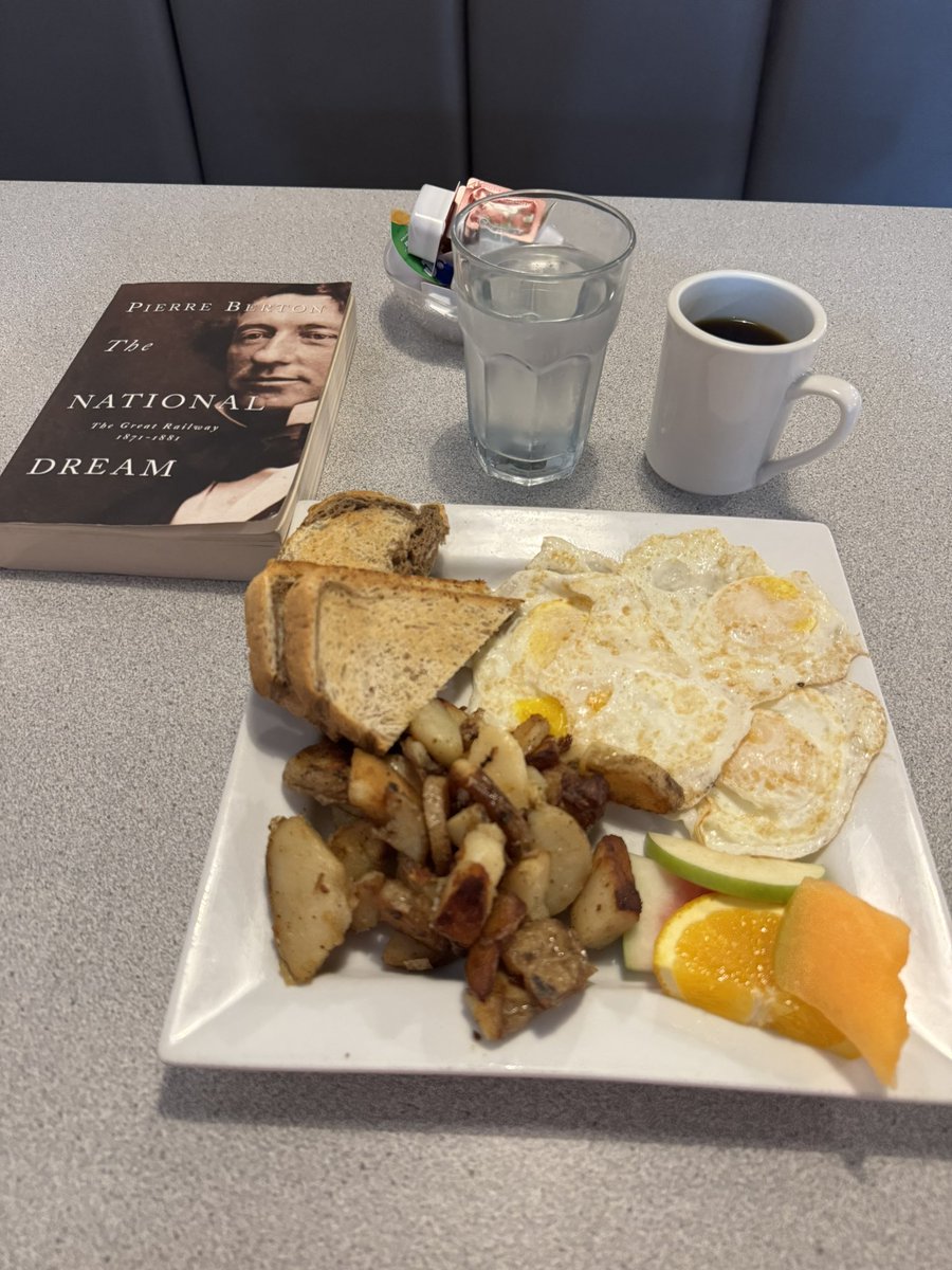 CraigBaird's tweet image. Happy Friday! Back to my usual Friday diner!